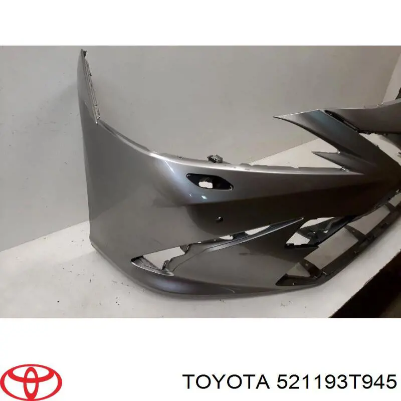 Передний бампер 521193T945 Toyota
