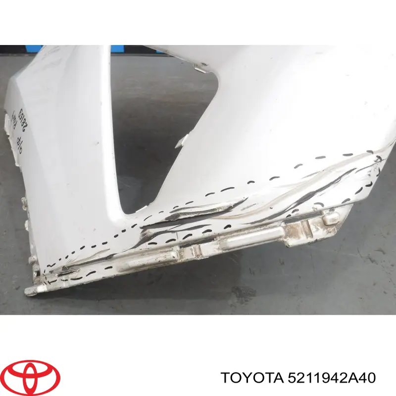 Передний бампер 5211942A40 Toyota