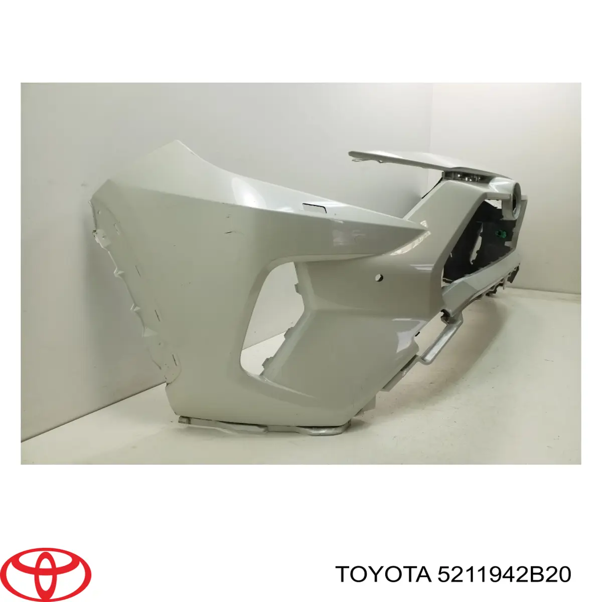 Передний бампер 5211942B20 Toyota