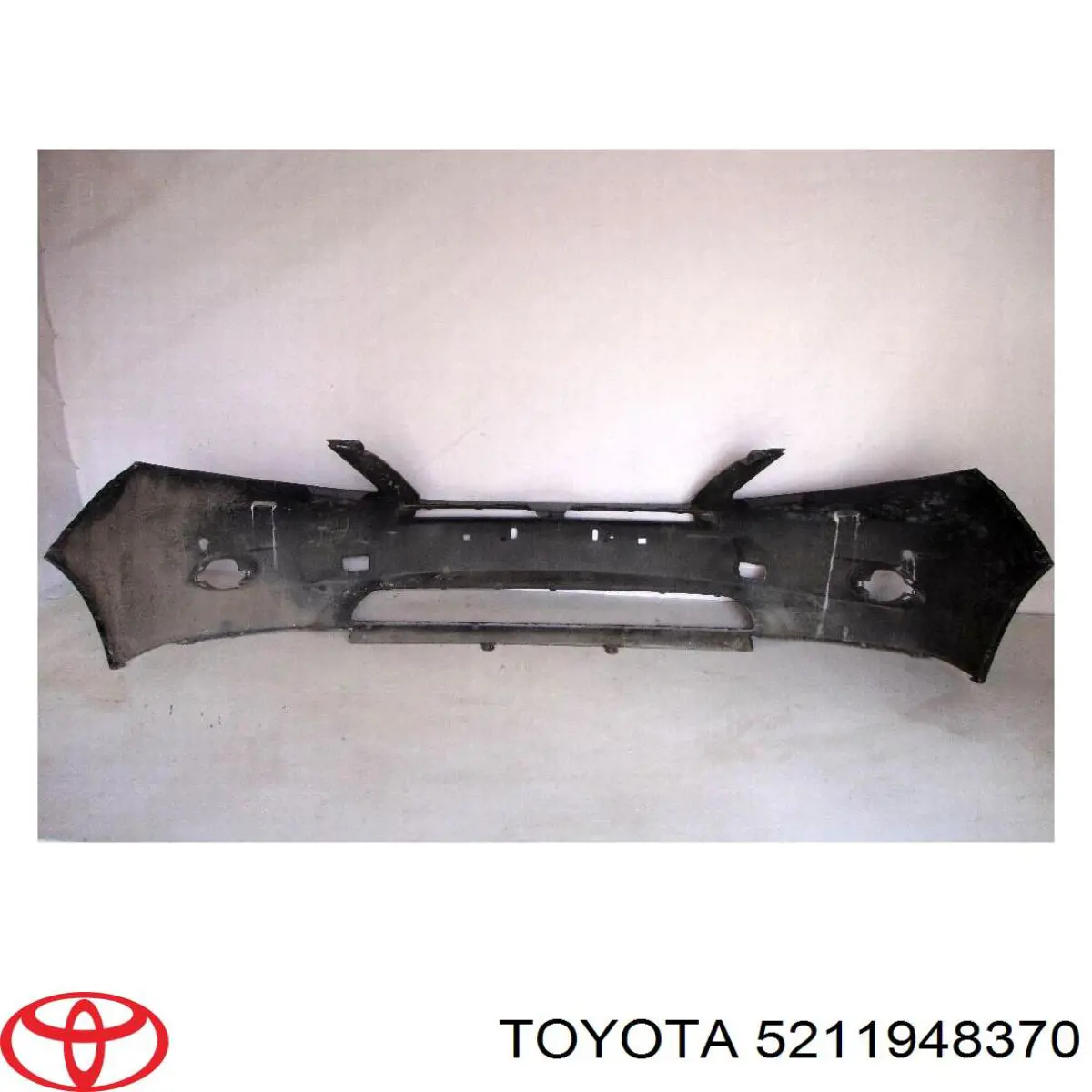 Передний бампер 5211948370 Toyota