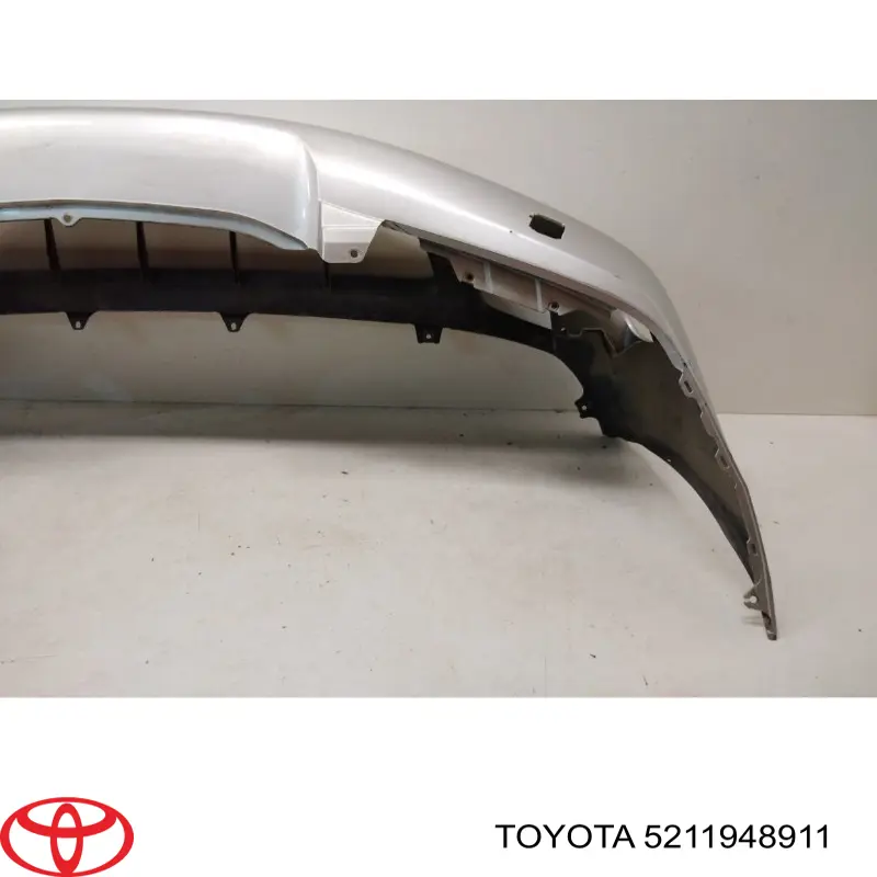 Передний бампер 5211948911 Toyota