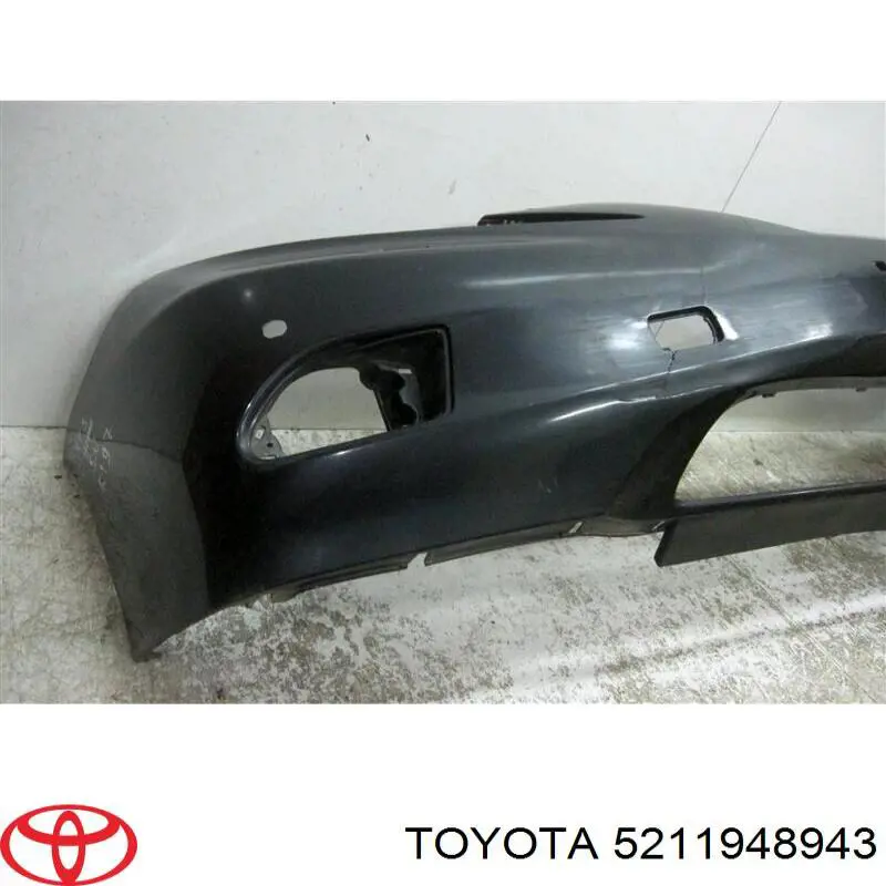Передний бампер 5211948943 Toyota