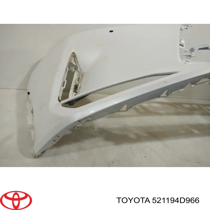 Передний бампер 521194D966 Toyota