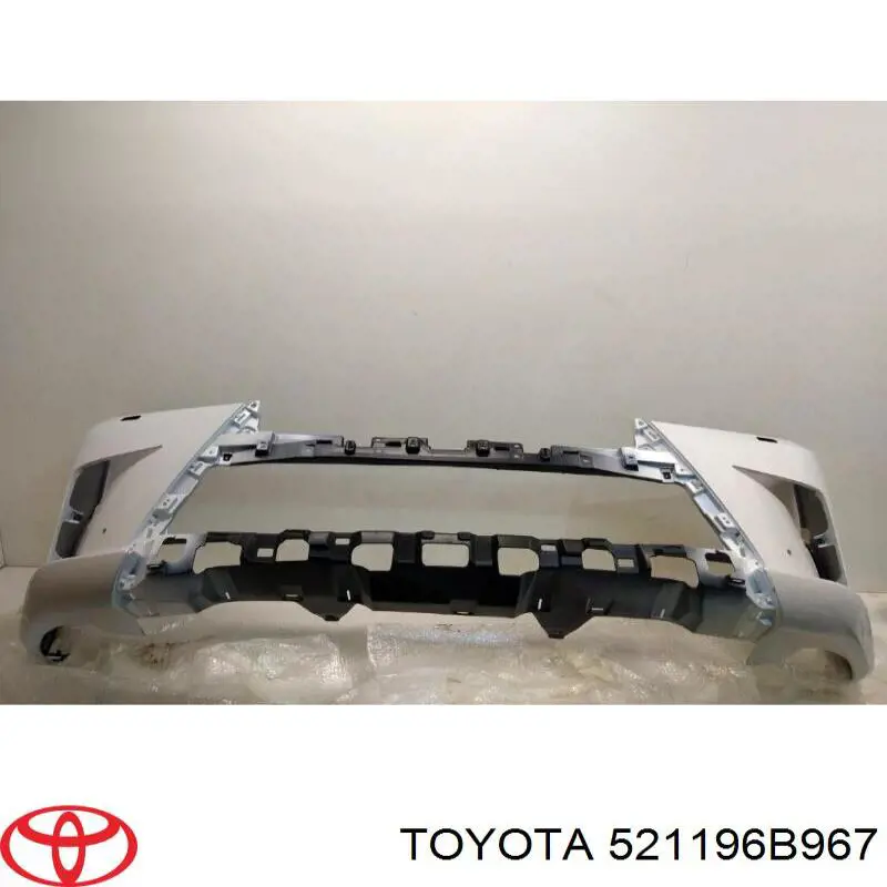 521196B967 Toyota Бампер передний в сборе