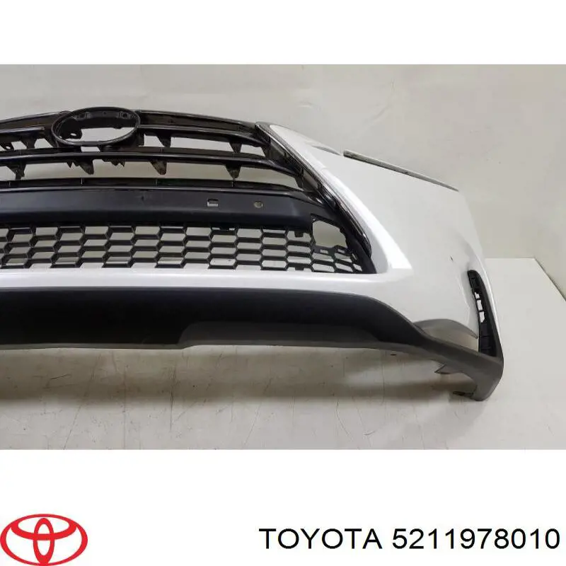 Передний бампер 5211978010 Toyota