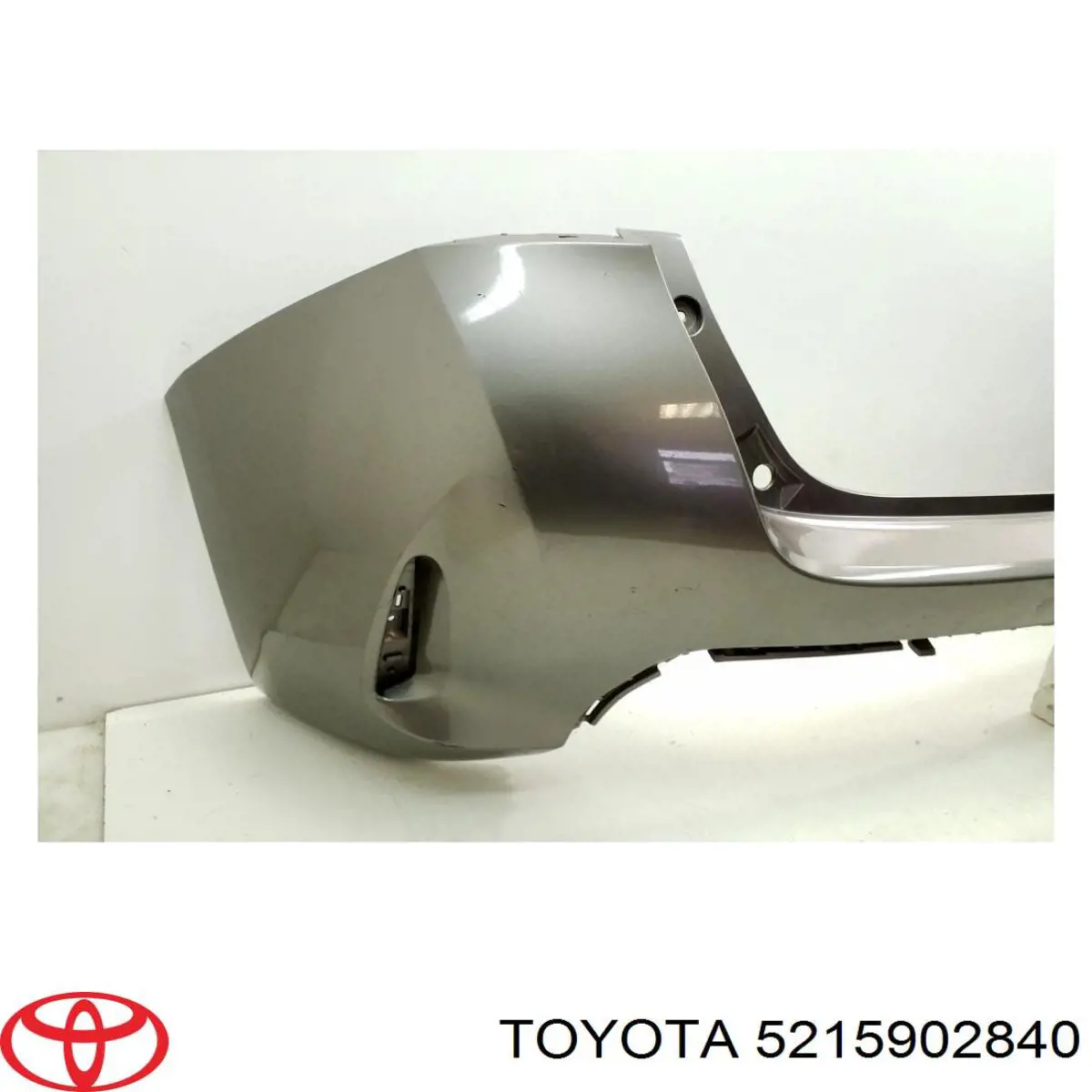 Задний бампер 5215902840 Toyota