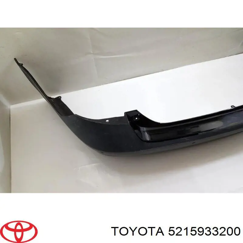 Задний бампер 5215933200 Toyota