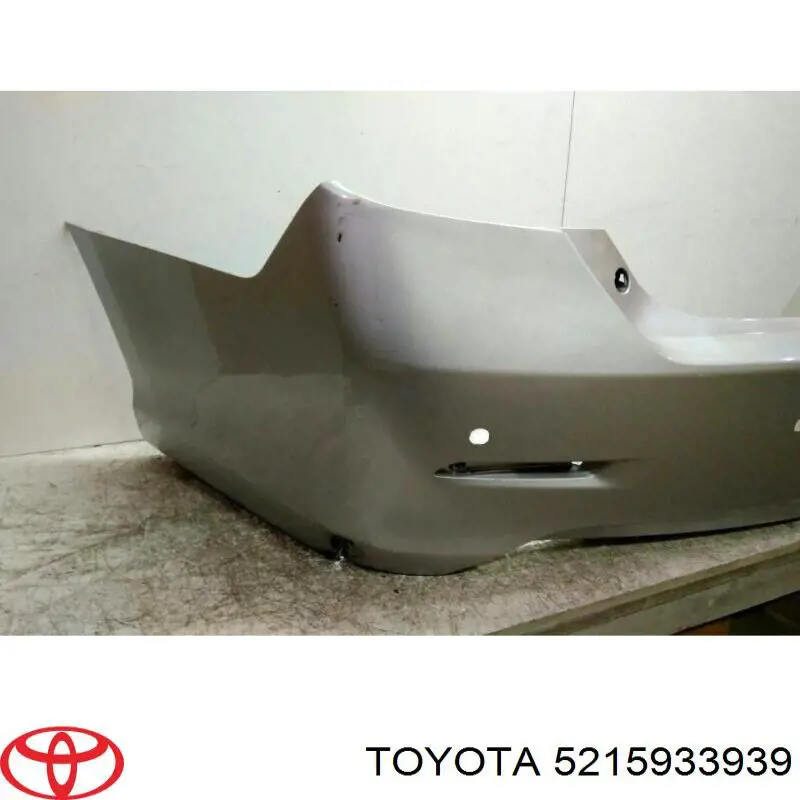 Задний бампер 5215933939 Toyota