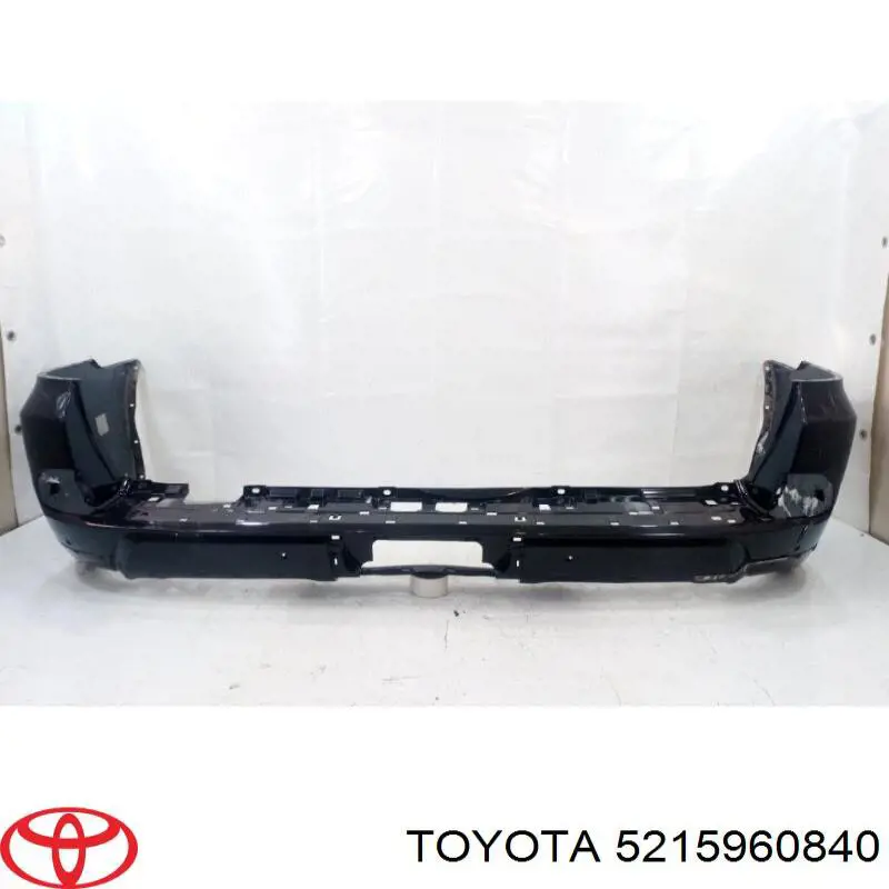 Задний бампер 5215960840 Toyota
