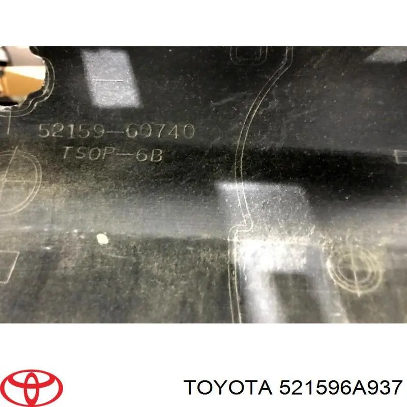 Задний бампер 521596A937 Toyota
