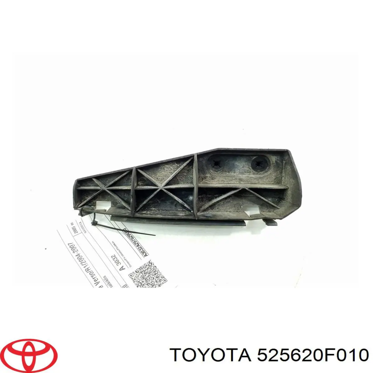 525620F010 Toyota Правое крепление заднего бампера