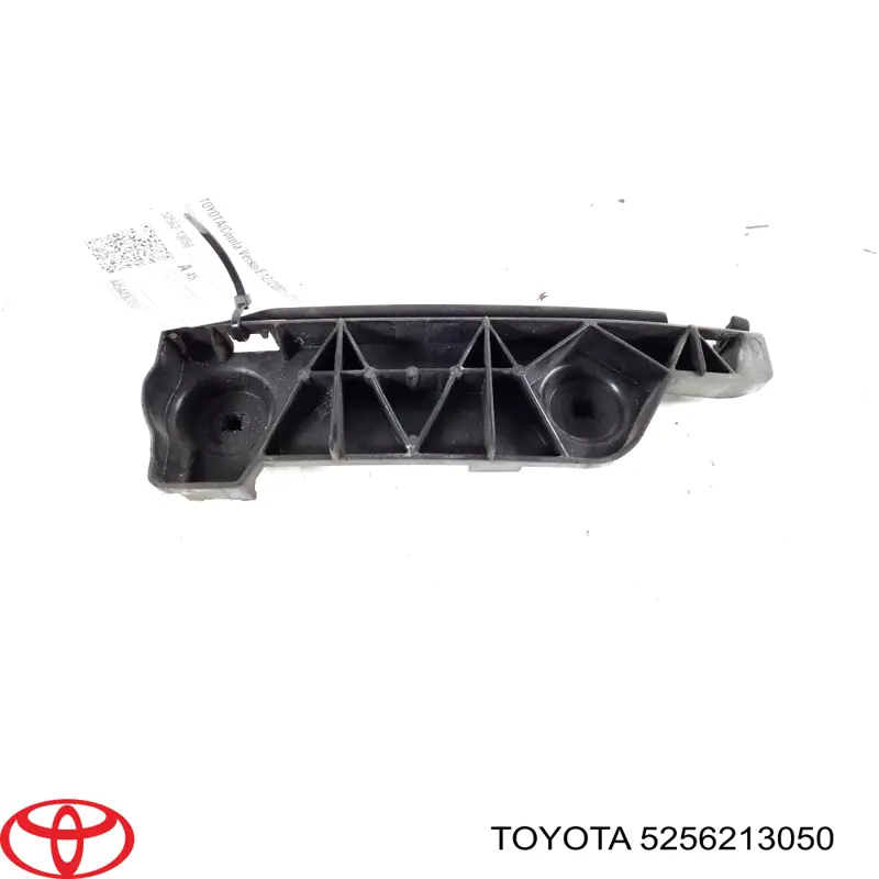 5256213050 Toyota Правое крепление заднего бампера