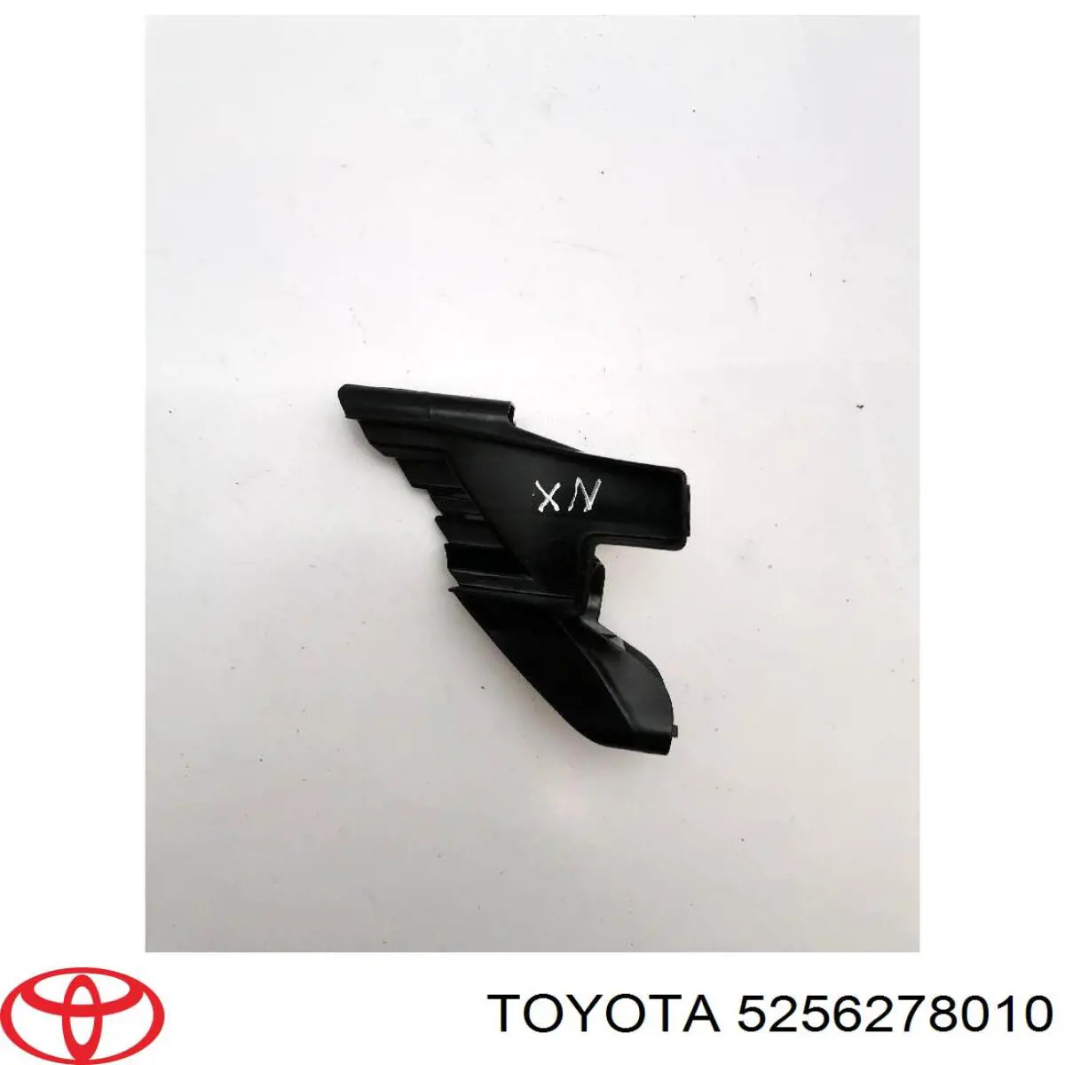 Суппорт (кронштейн) крепления заднего фонаря правый Toyota 5256278010