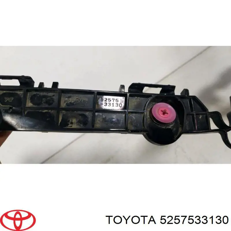 Кронштейн бампера заднего правый на Toyota Camry GRV7
