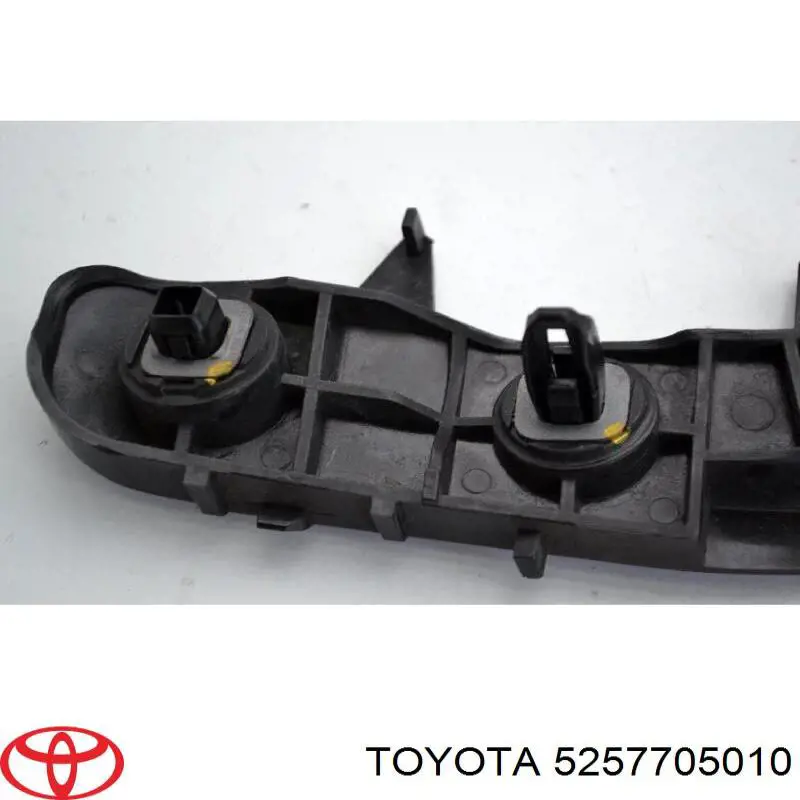 Кронштейн бампера заднего правый 5257705010 Toyota