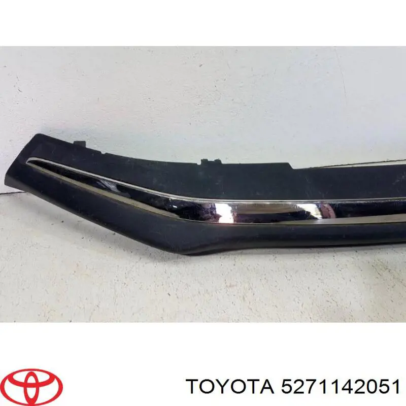 Молдинг бампера переднего 5271142051 Toyota