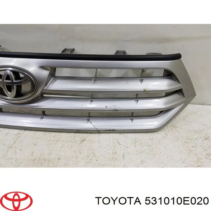 Решетка радиатора на Toyota Highlander (Тойота Хайлендер)