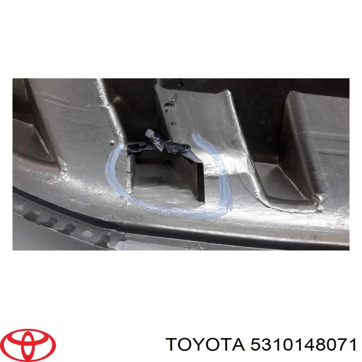 Решетка радиатора на Lexus RX 300/330/350/400H U3