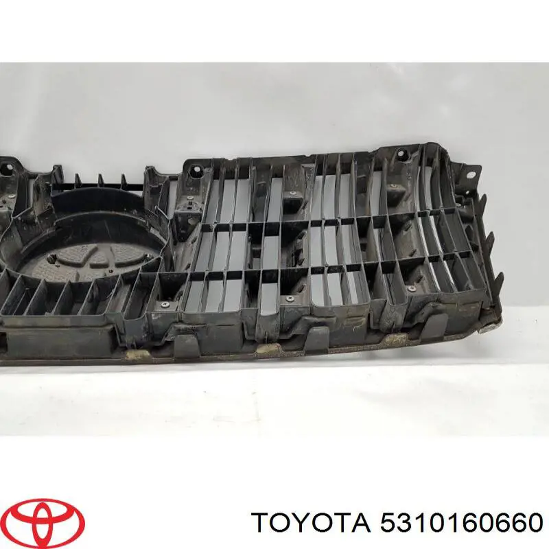 Решетка радиатора 5310160660 Toyota