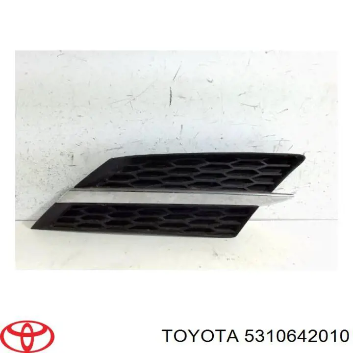 5310642010 Toyota решетка радиатора левая
