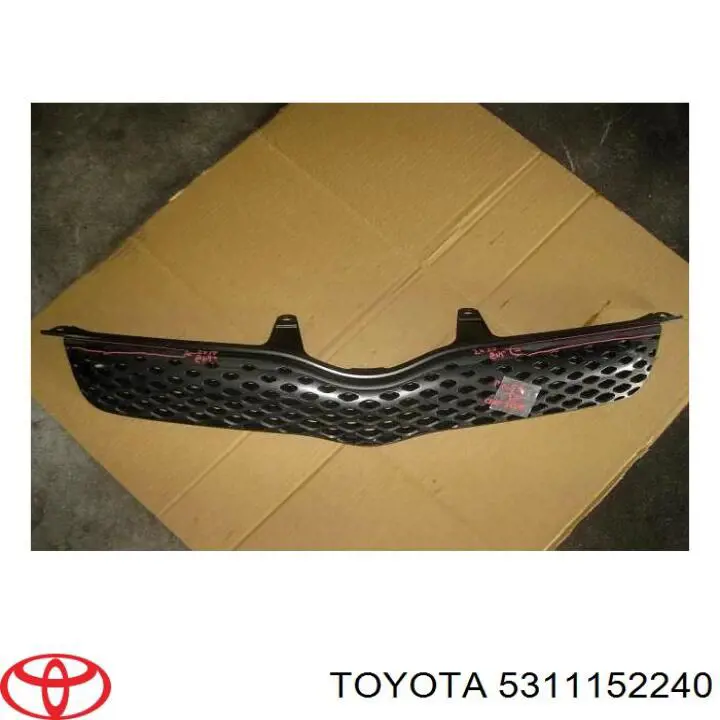 5311152240 Toyota Решетка радиатора
