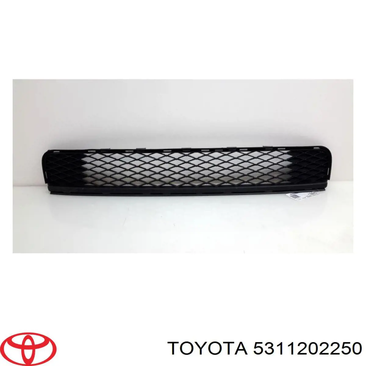 5311202250 Toyota решетка бампера переднего