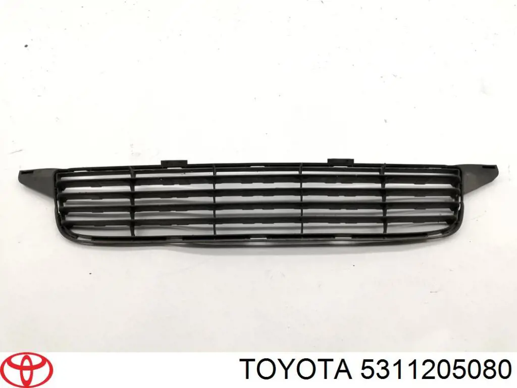 5311205080 Toyota решетка бампера переднего