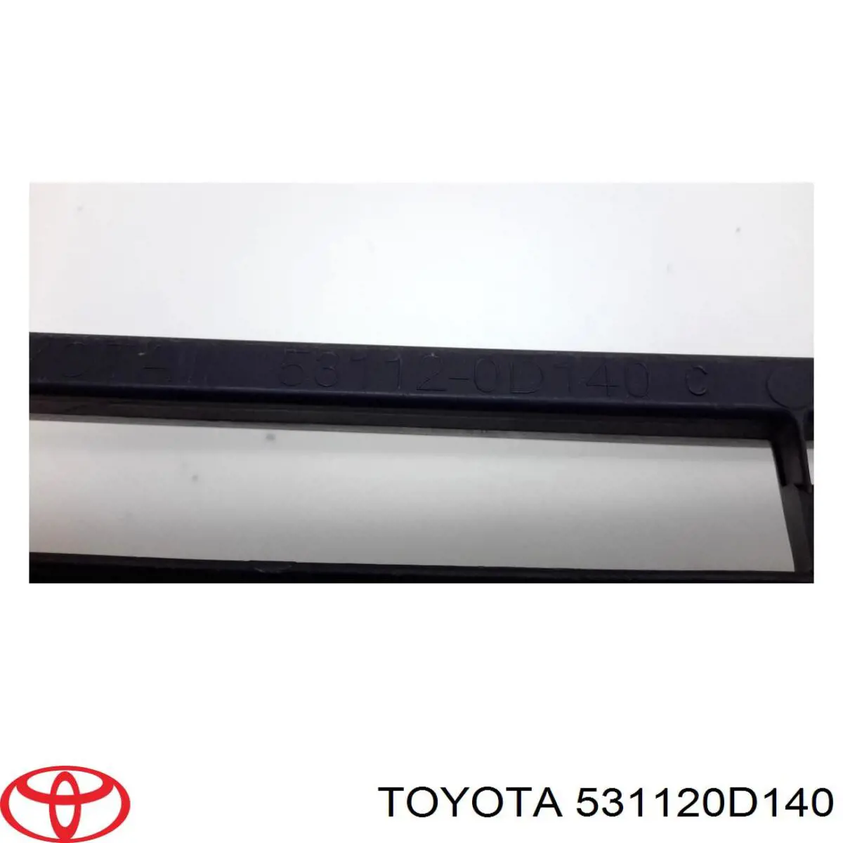 Решетка на бампер Toyota 531120D160