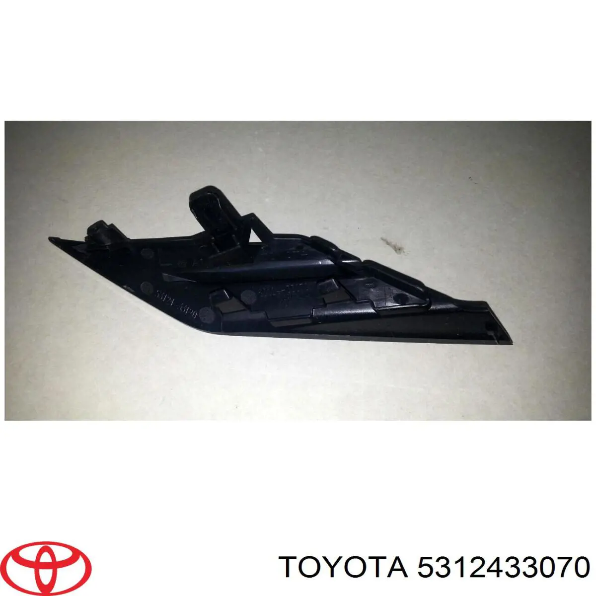 5312433070 Toyota Молдинг решетки радиатора левый