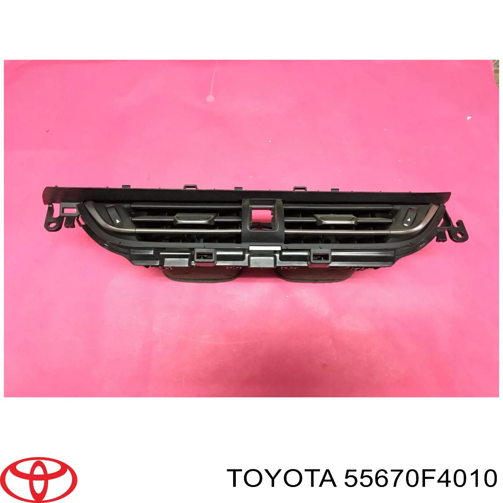 55670F4010 Toyota Решетка воздуховода