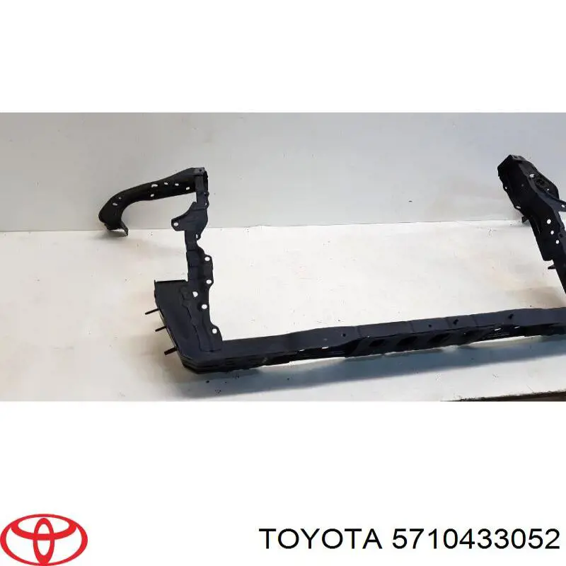 Soporte de radiador inferior (panel de montaje para foco) 5710433052 Toyota