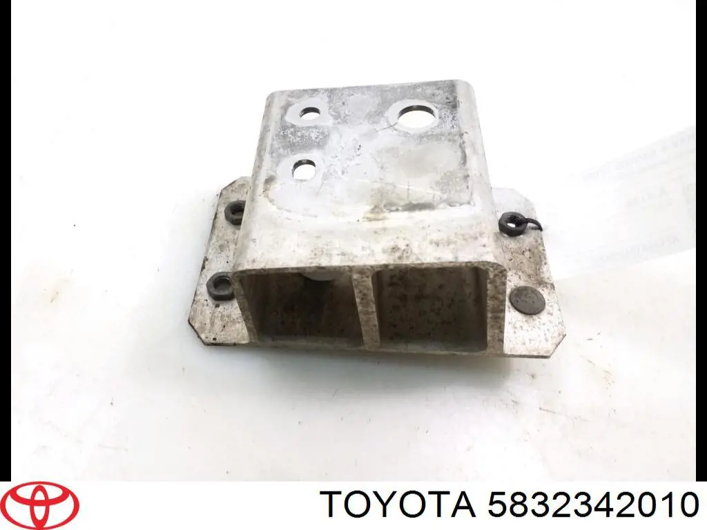 5832342010 Toyota consola de reforçador do pára-choque traseiro