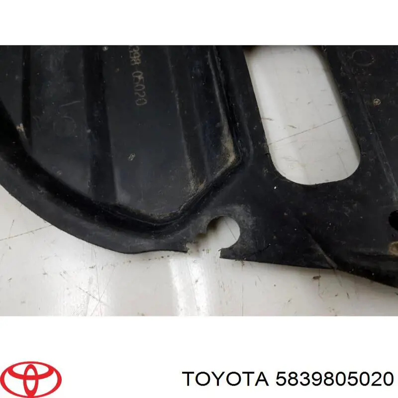 5839805020 Toyota защита двигателя задняя
