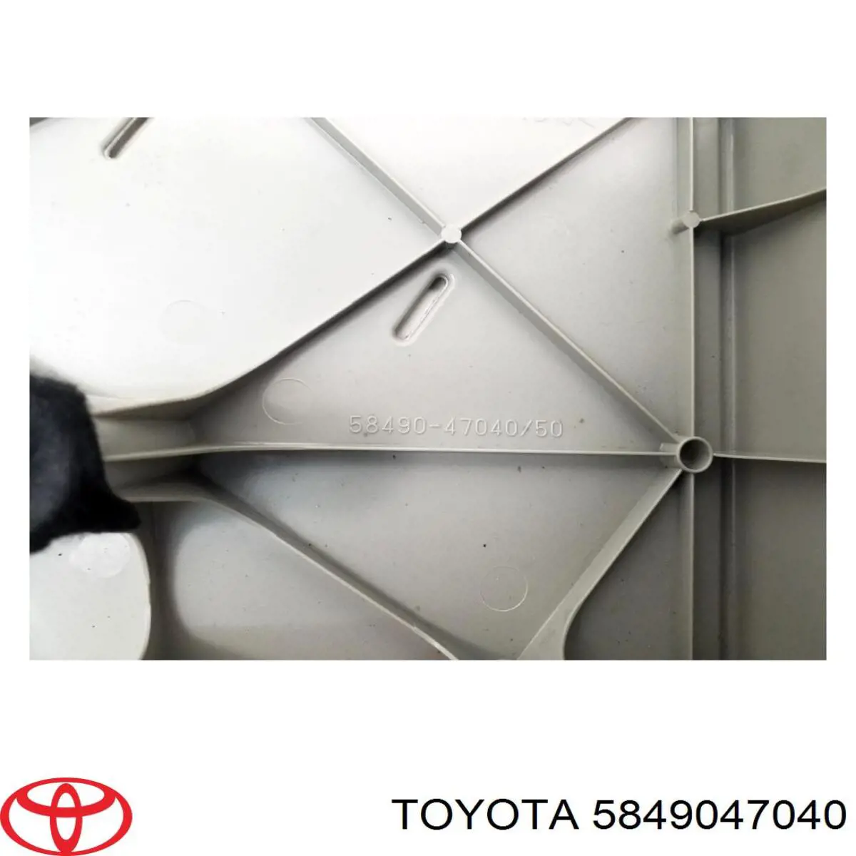 5849047040 Toyota 