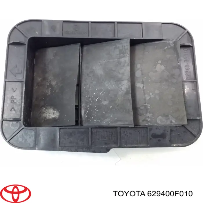 Решетка вентиляции салона задняя правая на Toyota Corolla VERSO 