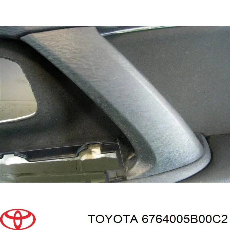 Обшивка (облицовка) внутренняя двери задней левой Toyota 6764005B00C2