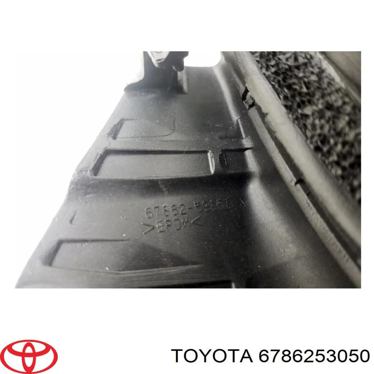 6786253050 Toyota Уплотнитель двери передней левой (на двери)