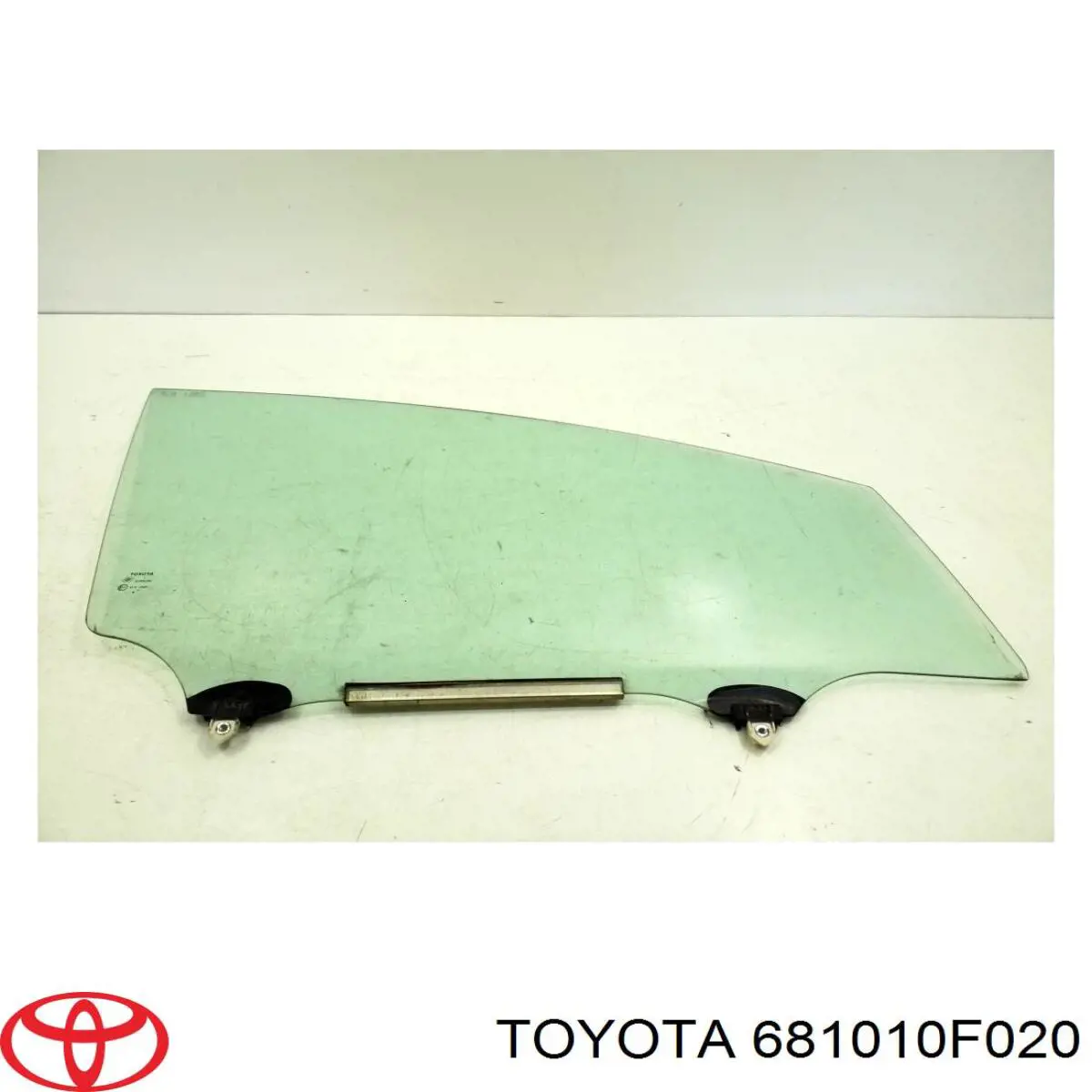 681010F020 Toyota Стекло передней двери, правой
