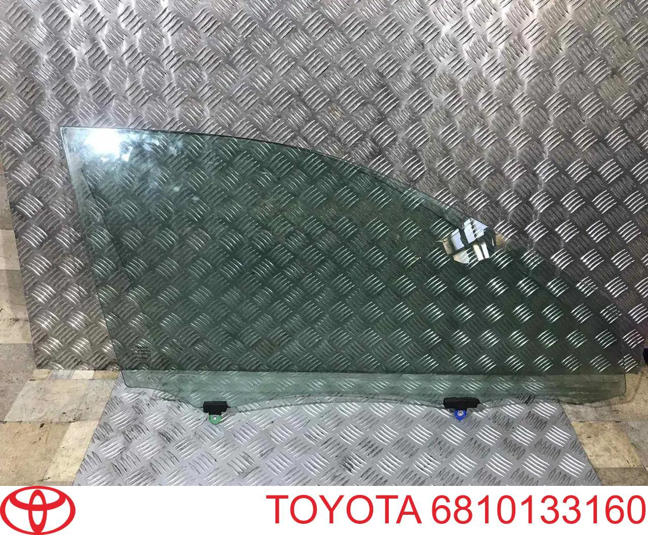 Стекло двери передней правой Toyota 6810133160