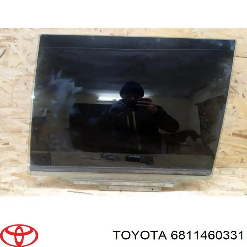 6811460331 Toyota стекло двери задней левой