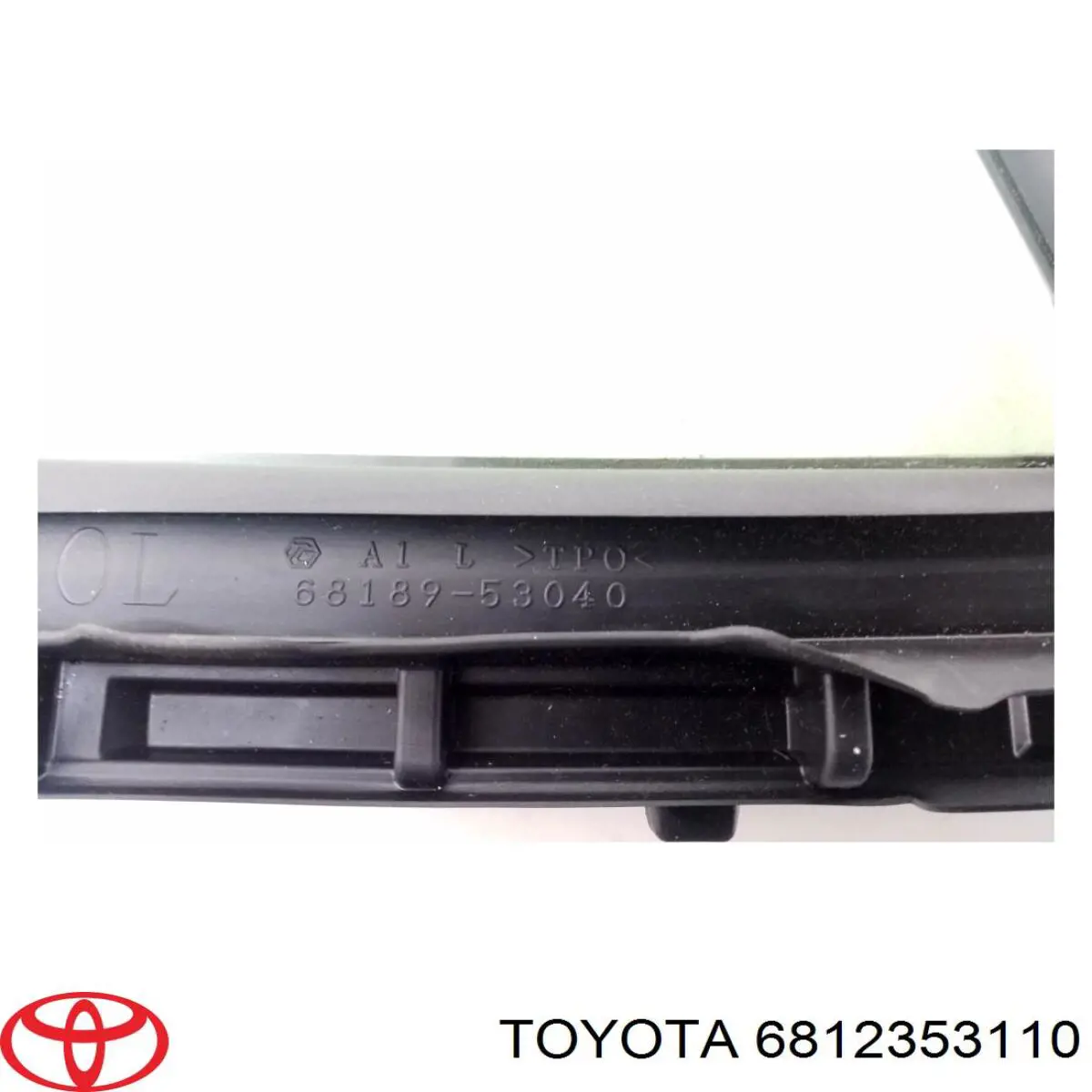 Стекло-форточка двери задней правой 6812353110 Toyota