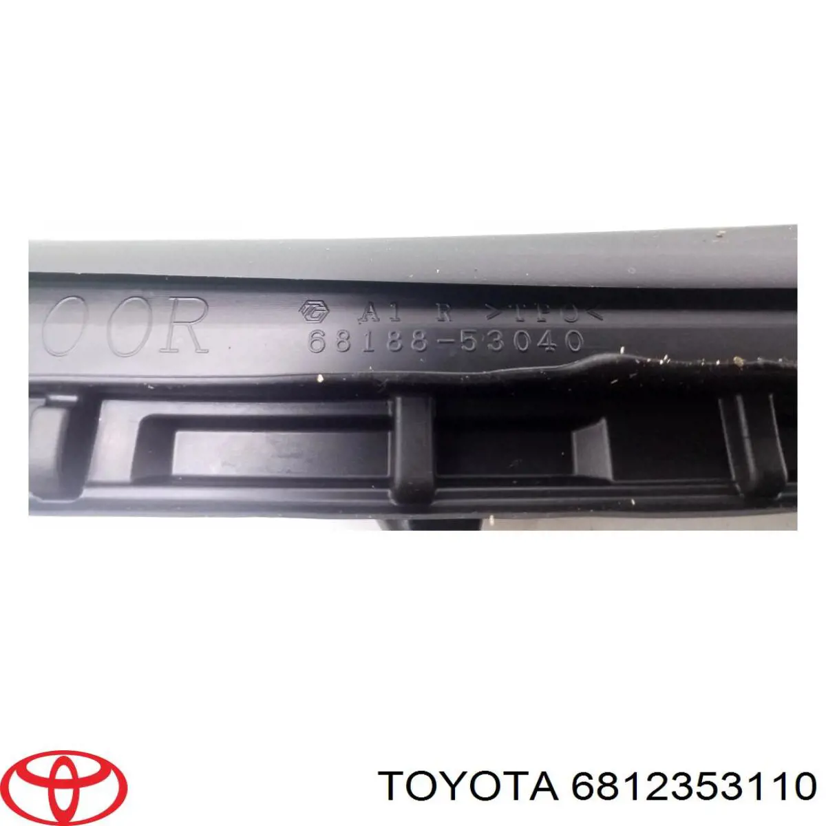 6812353110 Toyota Уголок задней правой двери
