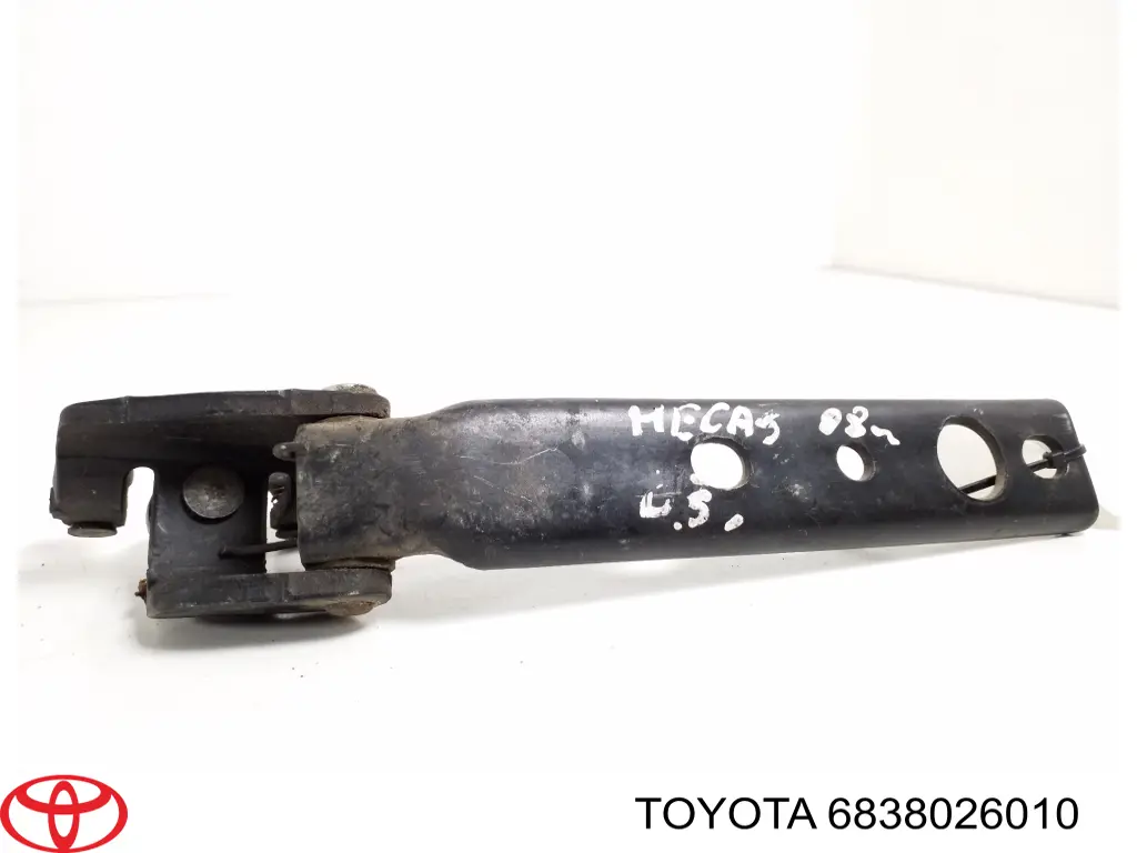 6838026010 Toyota Ролик двери боковой (сдвижной) правый центральный