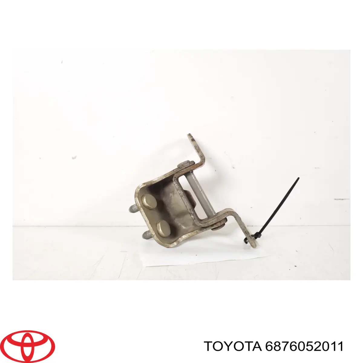  6876052011 Toyota