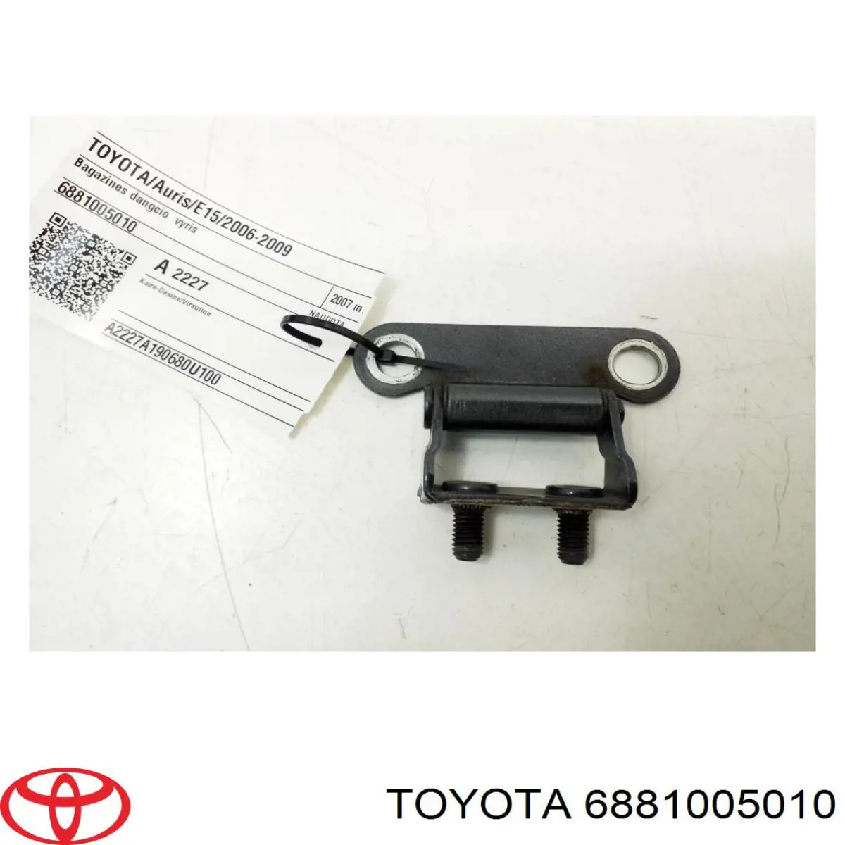 6881005010 Toyota Петля багажника