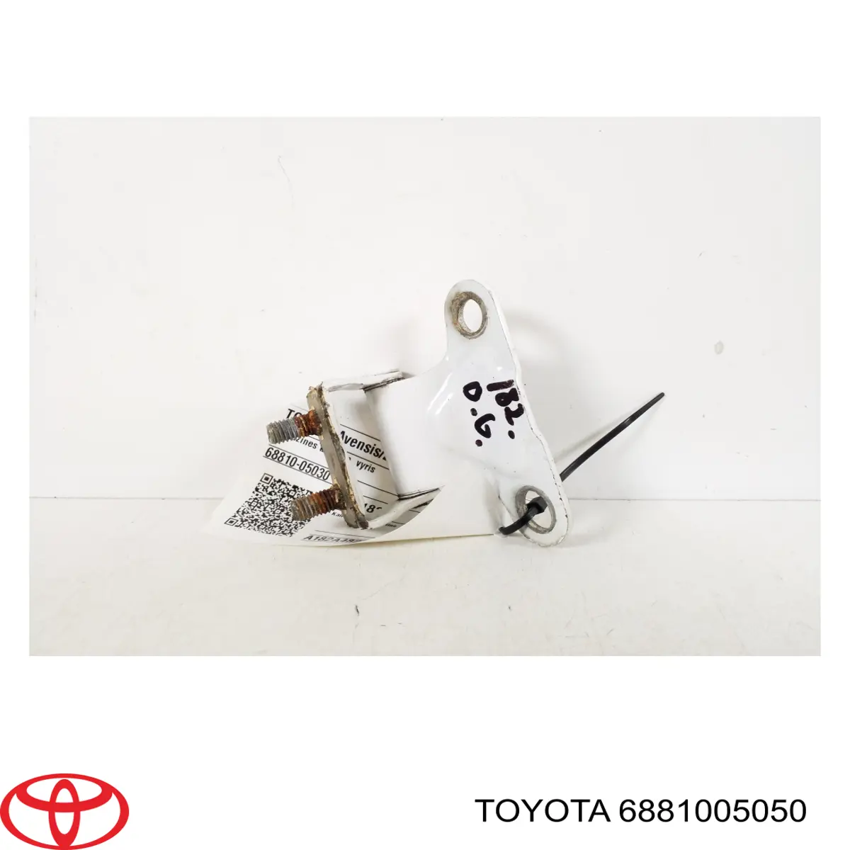 6881005050 Toyota Петля задней багажной, 3/5 -ой двери
