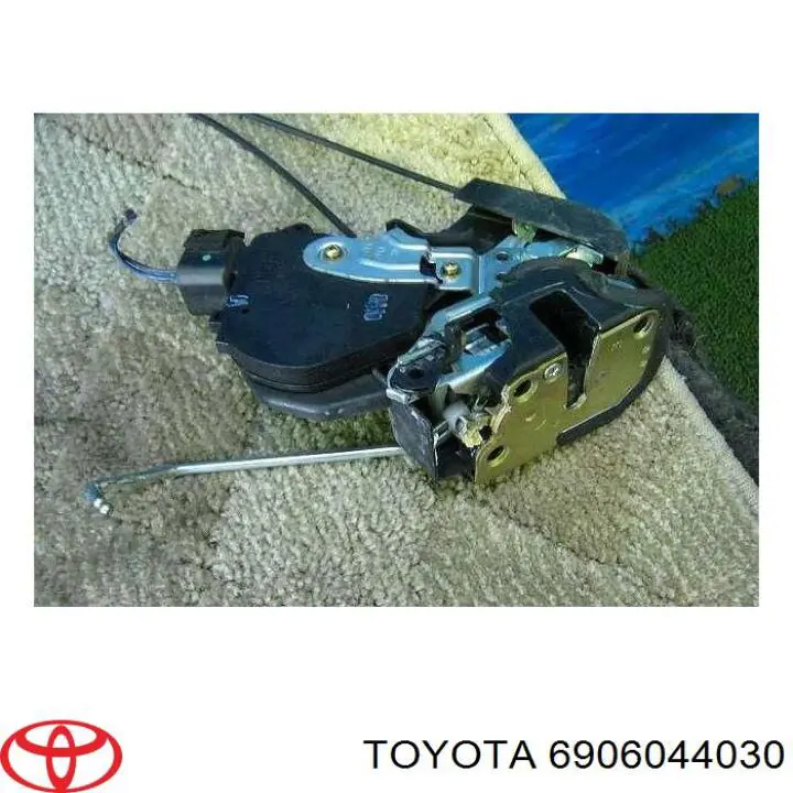 Замок двери задней левой на Toyota Picnic  XM1
