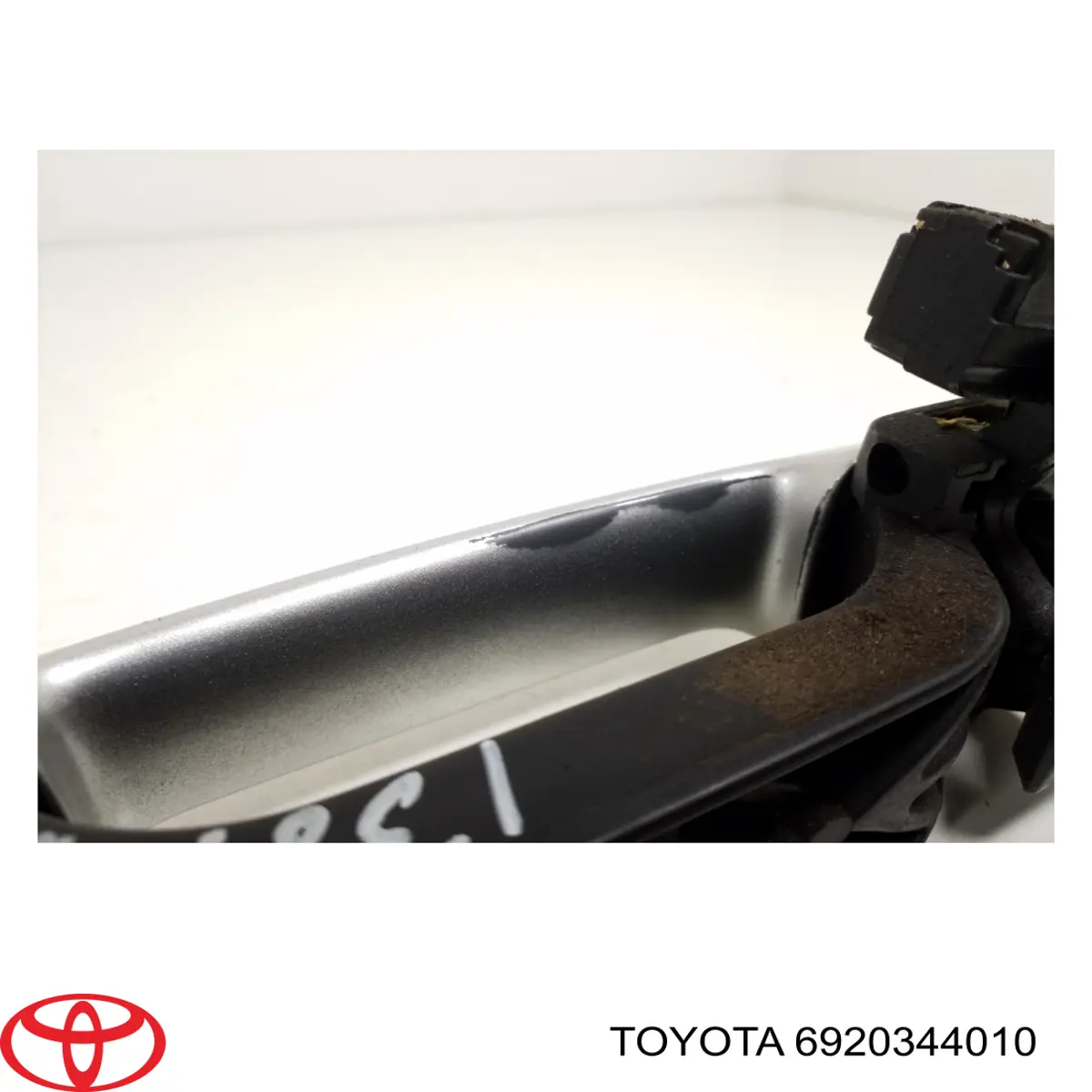 6920344010 Toyota suporte de maçaneta externa da porta traseira direita