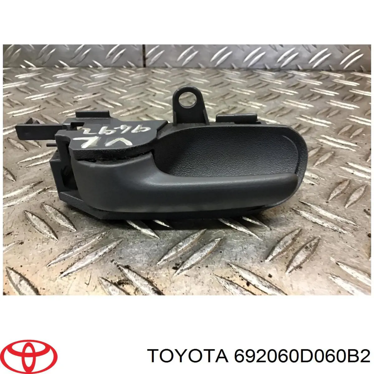  692060D060B2 Toyota