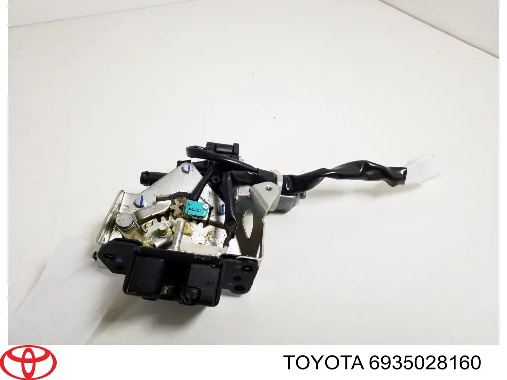6935028161 Toyota замок крышки багажника (двери 3/5-й задней)